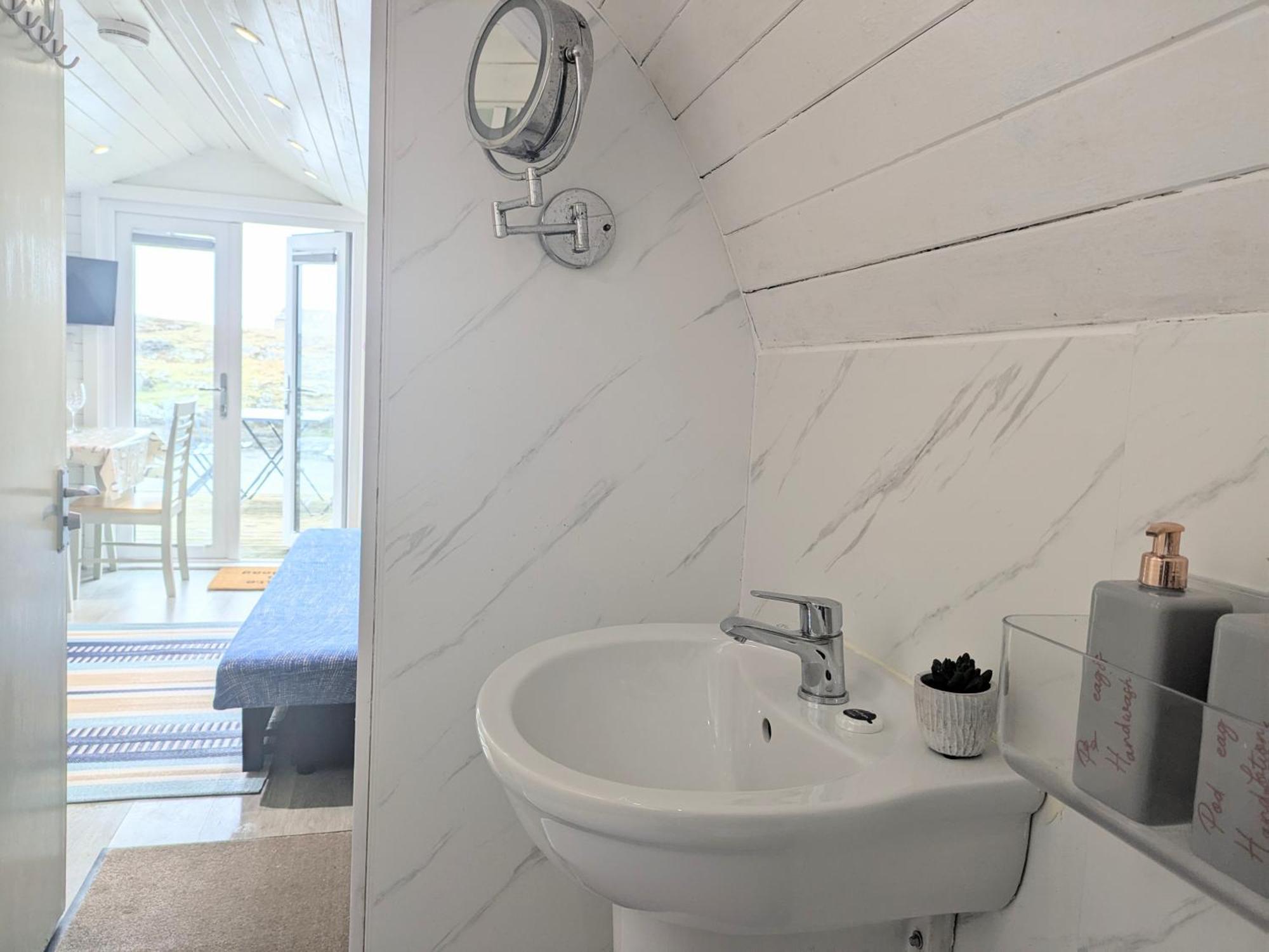 Glamping Pod For 2 Pod Beag Na Haun Eriskay Villa Exterior foto